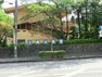 幼稚園・保育園 玉縄幼稚園 緑に囲まれた龍宝寺谷戸に在って、市道に面しており自動車が自由に出入りできる交通便利な所にあります。