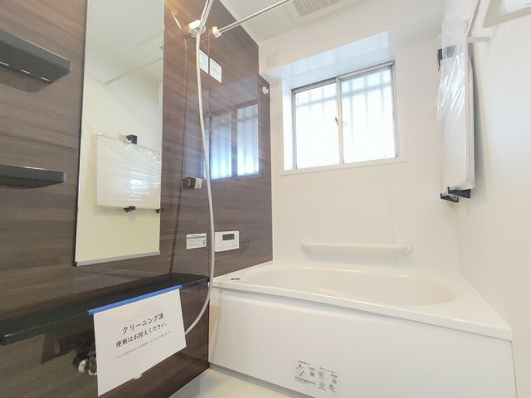 換気窓がついていてお掃除しやすい浴室。<BR/>雨の日のお洗濯も安心の浴室暖房乾燥機完備！