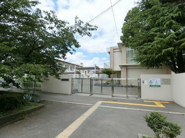 小学校 周辺 高槻市立芥川小学校