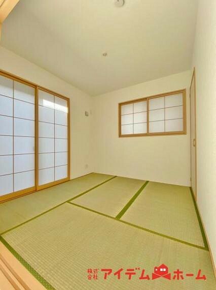 和室 和室は、リビングから目が届く場所なので、お子様の遊び部屋・お昼寝スペースとして使うのもオススメです。