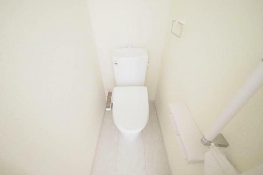 トイレ ■トイレ　2階■　ウォシュレット付き温水洗浄便座を各階に設置