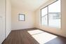 洋室 ■洋室　6.0帖■　クローゼット収納が備わった使いやすいシンプルな居室