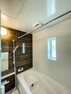 浴室 【一坪タイプの広々浴室】一坪タイプの浴室は、足を延ばし、仰向けにくつろいで入浴出来ます。換気乾燥暖房機付きです。