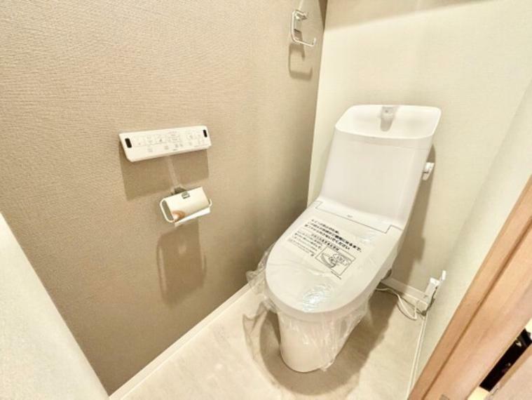 トイレ 【トイレ】温水洗浄便座一体型トイレ。