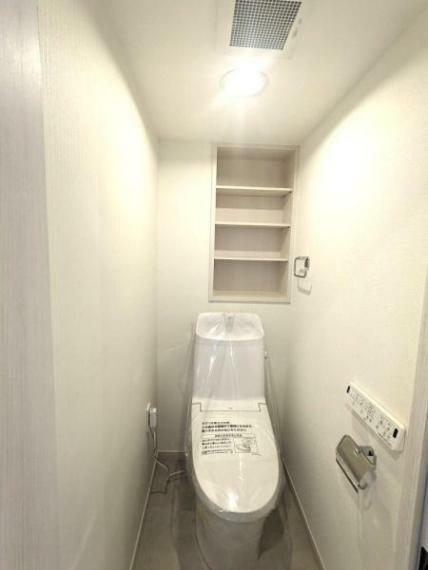 トイレ 上部吊戸棚付き 温水洗浄便座一体型トイレ