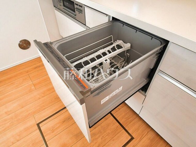 キッチン ビルトイン食洗機は毎日の家事を軽減させてくれます。またワークトップも広々使え機能性も向上します。 　【所沢市大字下安松】