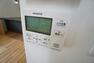 発電・温水設備 キッチン横からボタン一つで楽々操作できる給湯機リモコンです。