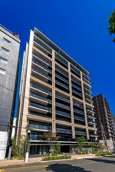 外観写真 複数路線利用可能でアクセス良好。名古屋市中区金山に位置する、地上14階建て築浅マンションです。