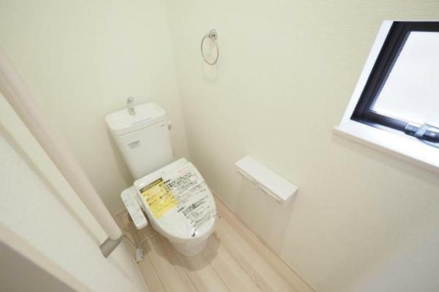トイレ ■トイレ（1階）■　ウォシュレット付き温水洗浄便座