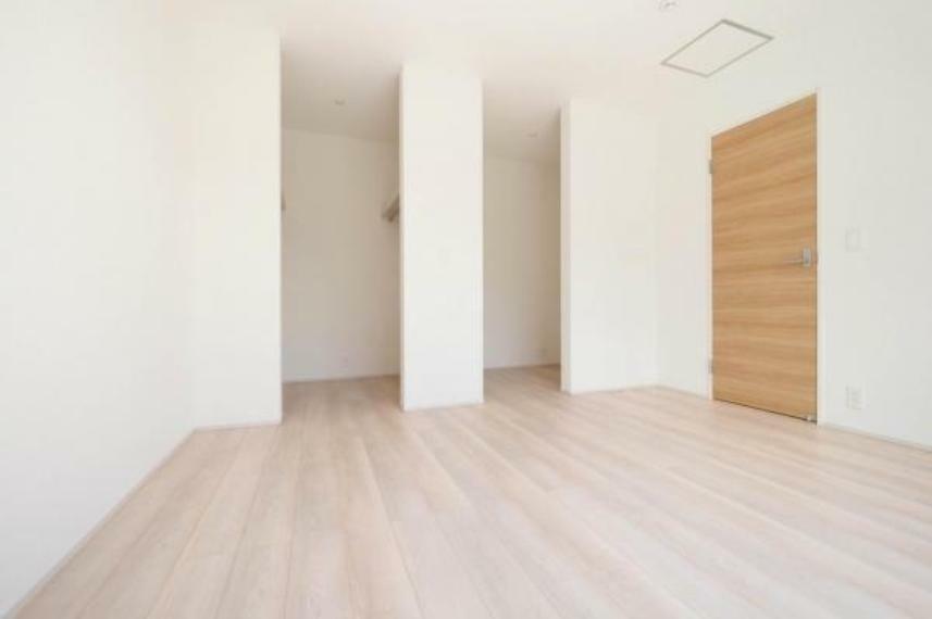 洋室 ■洋室8.5帖（西側）■　WICとフリースペースを備えた大型居室空間