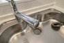 キッチンの水栓は、浄水器カートリッジを内蔵しています。数ヶ月に一度、定期的に交換することで、いつでもきれいなお水を飲めますよ！