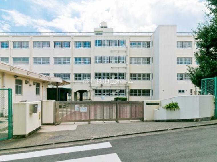 中学校 横浜市立南希望が丘中学校 8つの運動部と3つの文化部があります。生徒のほとんどが部活動に所属し、毎日熱心に活動に取り組んでいます。