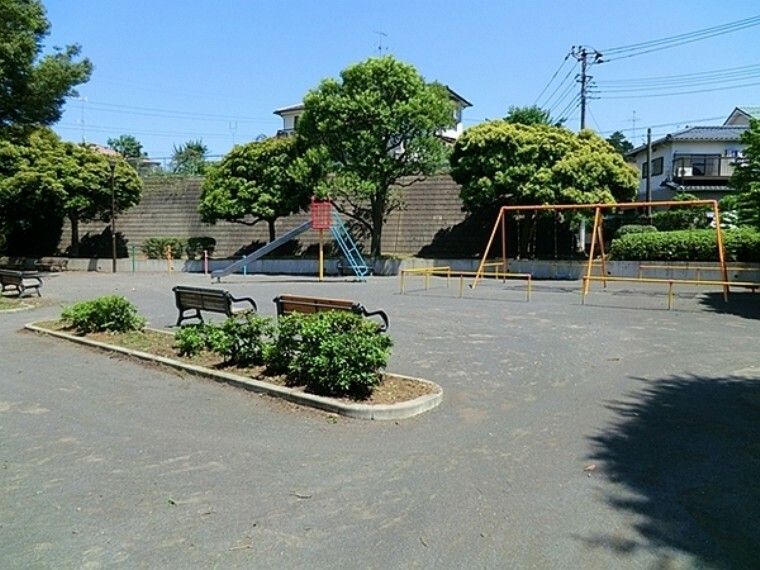 公園 阿久和小金第一公園 桜のきれいな広々とした公園。遊具もあります。