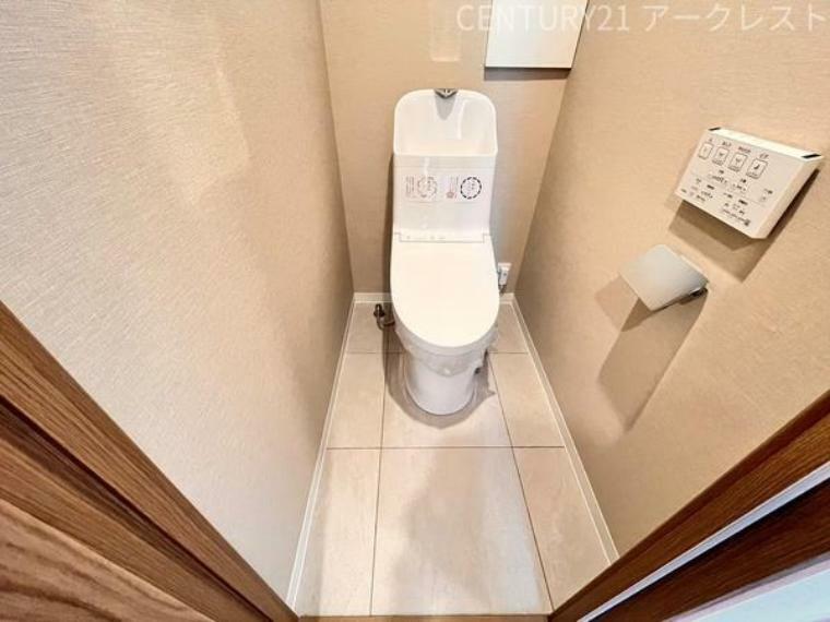 トイレ 温水洗浄便座機能付きトイレです