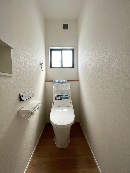 トイレ トイレは1階・2階に設置。朝の混雑時や来客の際も安心です。