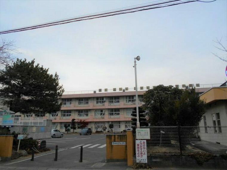 小学校 芳賀小学校　徒歩約10分（868m）