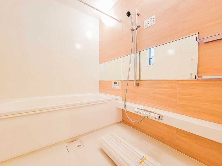 浴室 【ユニットバス】 1620サイズのバスルームは広々くつろぎの場。ゆったり入れる1坪タイプのバスルーム。一日の疲れを心身ともに癒やせるリラクゼーション空間。