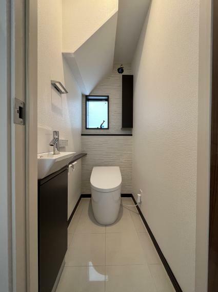 トイレ トイレは1階、2階に2カ所あります。