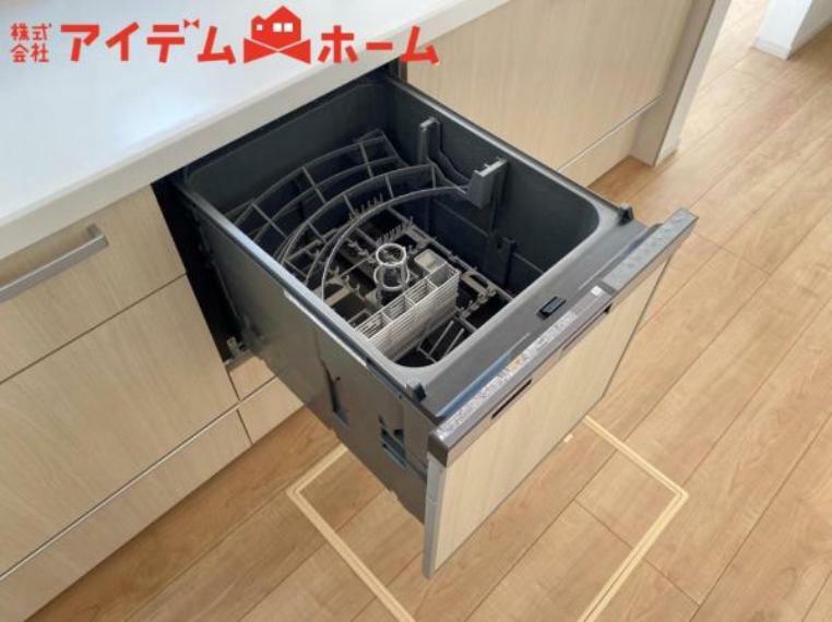 自動食器洗乾燥機 手間・時間をかけず、効率よく食器類を洗浄。家事の時間を大幅に短縮出来ます。
