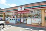 コンビニ セブンイレブン槻木上町店　徒歩6分　433m