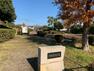 公園 【浜田歴史公園】400m　緑豊かなので癒やされます。バス停が目の前なのでアクセスもよいです。