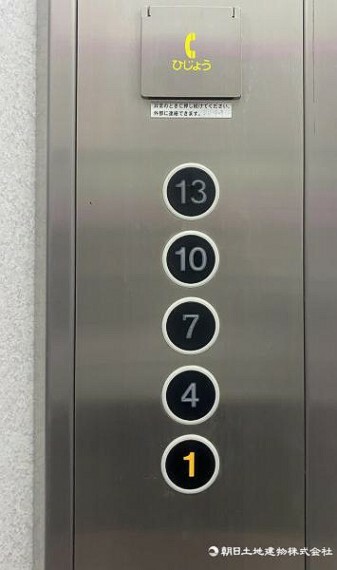 エレベーター完備。停止階はご確認ください。