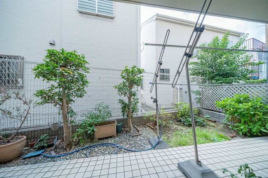 シュロス川口　弐番館 1階