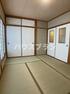 和室 畳表替・襖張替・障子張替・ジュラク塗装など、きれいな状態に生まれ変わった和室です。 落ち着きのある和室は日本の伝統的な雰囲気を味わいながら、 心地よいくつろぎの空間を提供します。