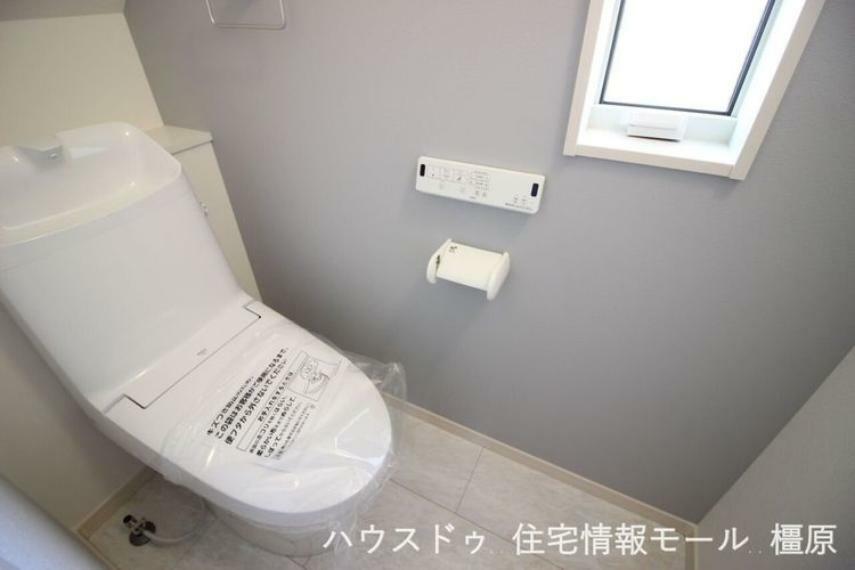トイレ 1・2階共に温水洗浄便座を完備しました。