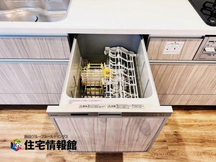 キッチン ビルトインタイプの食洗機でキッチンがスッキリ片付きます。