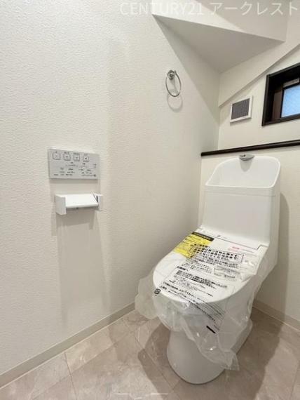 トイレ トイレは1階と2階に設置されています。ウォッシュレットが搭載され、使用後はキレイリフレッシュ！