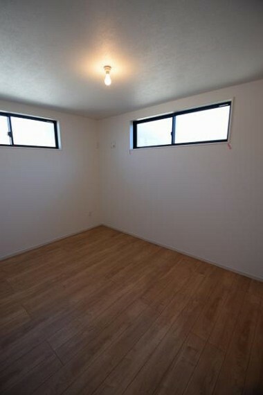 7.5帖の洋室！ゆとりあるお部屋にどのように家具を配置しようか想像が膨らみますね。