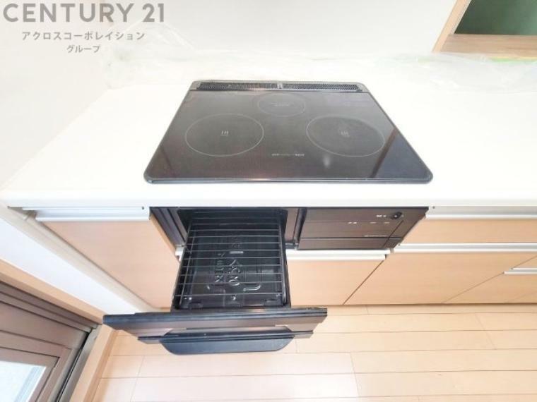 キッチン IHクッキングヒーターは高速で加熱し省エネで使いやすいく火を使わないため安全で、清掃も簡単です。調理制御がしやすく、食材を均等に加熱できます。