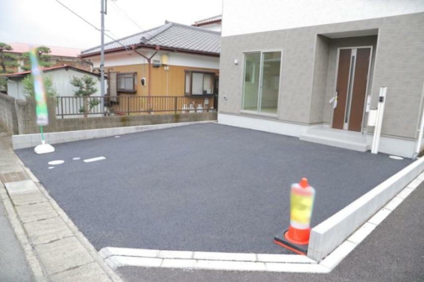 駐車場 駐車場と明記されていても、最小スペースでつくられた駐車場だと大型車は駐車できなかったり、出入りしにくくなったりする可能性があります。お車のサイズと購入したい物件の駐車場のサイズを現地で確認しましょう。