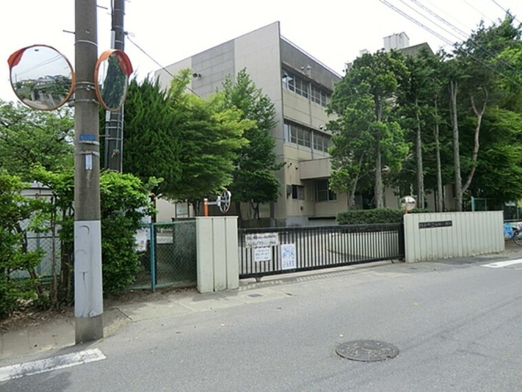 小学校 越谷市立桜井小学校　850m
