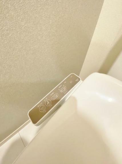 発電・温水設備 温水洗浄便座 清潔感のあるトイレです。温水洗浄便座で身体も清潔に。