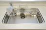 キッチン 広々とした凸型シンクに洗剤ポケットを標準装備。大きなお鍋など洗いやすいです。