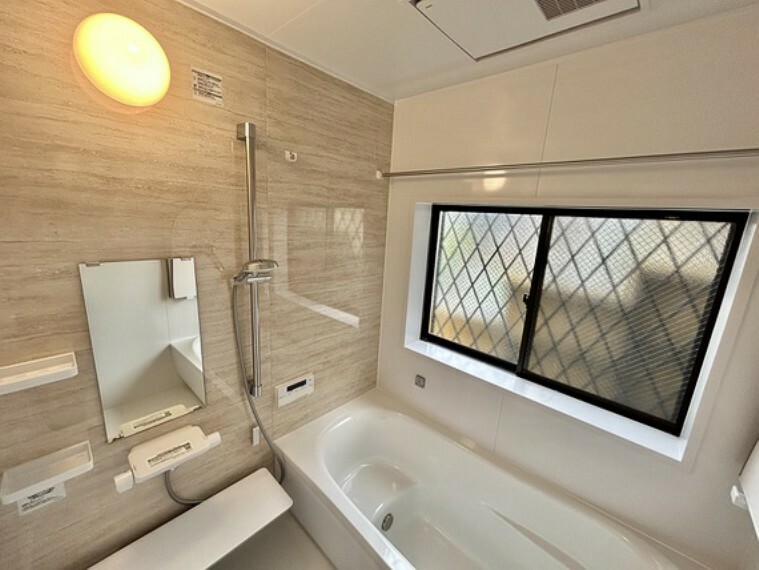 浴室 浴室換気乾燥機付、足をのばせるユニットバス