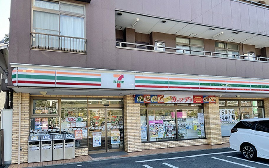 コンビニ セブンイレブン真鶴駅西店