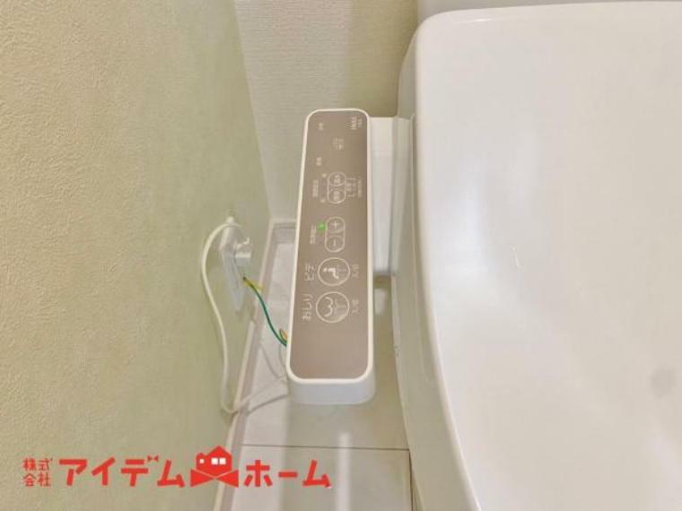 清潔感のあるトイレです。温水洗浄便座で身体も清潔に。