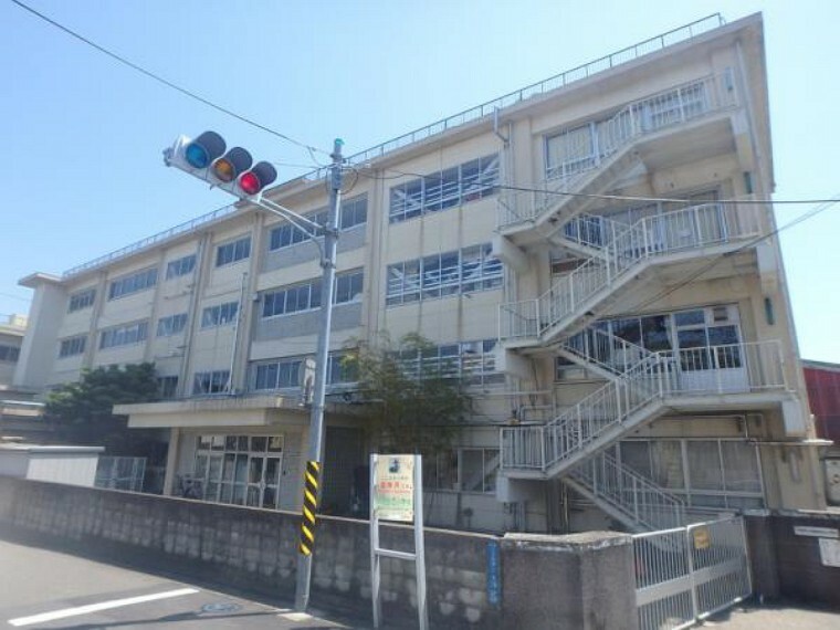 小学校 南百合丘小学校まで約584m