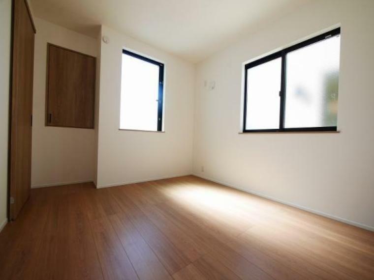 洋室 【ちょうど良い居室】　 明るさや広さがちょうど良いサイズの5.5帖洋室