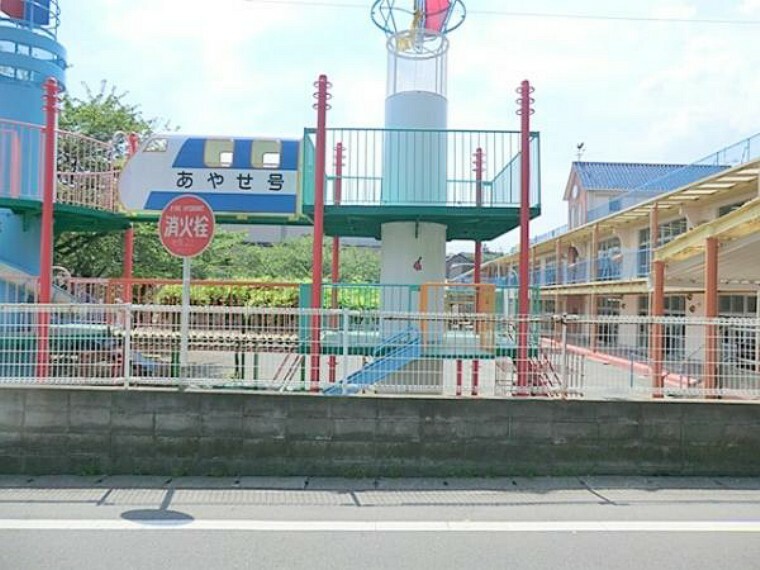 幼稚園・保育園 【綾瀬幼稚園】200m　とにかく大きいマンモス幼稚園で、温水プールなど設備関係です。先生方も子供も元気で活気があります。