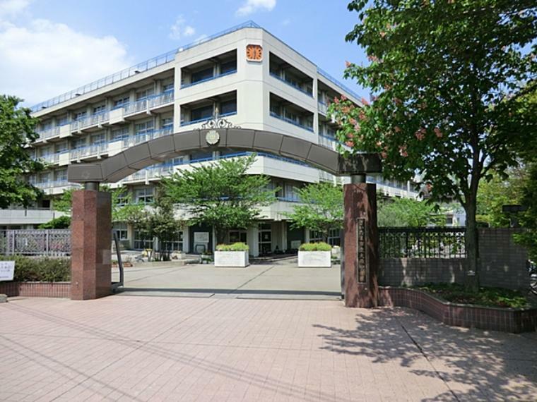 中学校 大原中学校（教育目標に「はつらつとした学校、地域に輝く学校」をかかげ、学校と保護者や地域の人たちとの繋がりを重視する、さいたま市のコミュニティスクールの指定校になっています。）