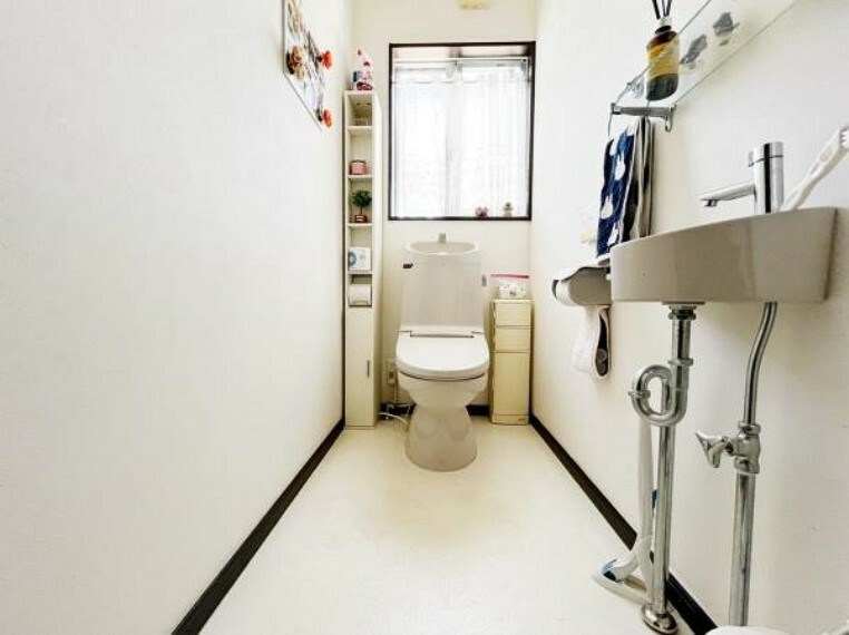 バルコニー 2階トイレです。手洗いもあります 室内（2023年10月）撮影