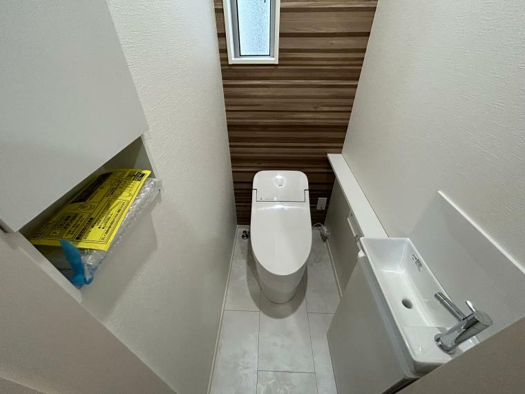 トイレ 節水型のローシルエット高機能トイレ。