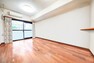 居間・リビング リビング※画像はCGにより家具等の削除、床・壁紙等を加工した空室イメージです。