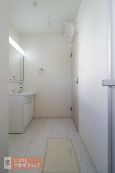 脱衣場 【脱衣所】現地完成写真。洗面脱衣所はゆったりとしたスペースで使いやすいです。