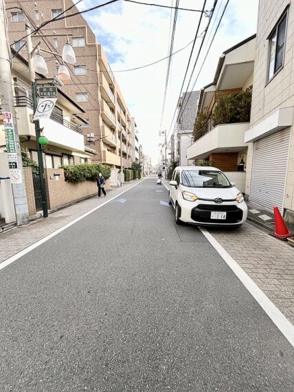 現況外観写真 駅徒歩5分以内にありながら、人通りはそれほど多くなく、閑静な環境です。