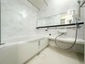 浴室 ホテル空間を彷彿とさせるおしゃれな浴室。浴槽の「サーモバスS」は温まったお湯が冷めにくい浴槽保温材と保温組フタの「ダブル保温」構造で、お湯を冷めにくくします。